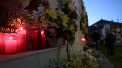 Flores en el cementerio por difuntos