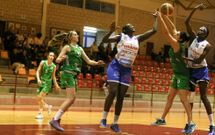 Las vilagarcianas se jugar�n el pase a la fase de ascenso en el pabell�n de Fontecarmoao. 