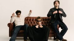 Adri�n Roma, en el centro de la foto, junto a Juan Fern�ndez (a la izquierda) y Jorge Di�guez (a la derecha).