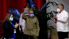 Ral Castro Ruz es aplaudido a su llegada este viernes al VIII Congreso del Partido Comunista de Cuba