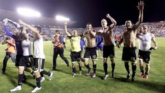 Los jugadores del Zaragoza celebran la permanencia en el Ciudad de Valencia, en el 2011, en el partido que est� bajo sospecha