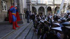 J�come se disfraz� de Superm�n para dar la salida al entroido infantil