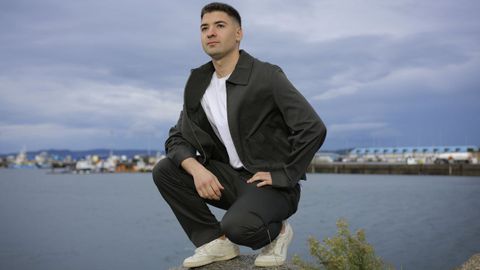 Miguel Gulín Castro en el puerto de Oza, en A Coruña, la ciudad donde cursó sus estudios. 