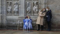 La lluvia dio un respiro durante los actos de la apertura de la Puerta Santa en la catedral de Santiago, algo que incluso agradeci� el arzobispo Juli�n Barrio