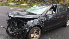 Una conductora herida tras volcar con su coche en uno de los puntos negros de la AG-55