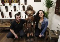 Raquel y Javier decidieron incorporar una tienda al taller con el que comenzaron su proyecto. 