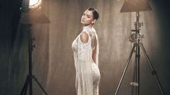 Escanes con el vestido que luci esta Nochevieja durante las Campanadas de TV3, un diseo de Yolancris.