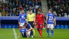 Aaron lesion Carlos Tartiere Real Oviedo Numancia Horizontal.Aaron, en el cesped tras lesionarse ante el Numancia