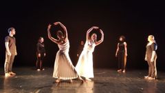 Imaxe da Compaa de Danza da USC nunha funcin 