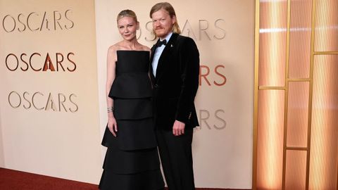 Los actores Kirsten Dunst y Jesse Plemons, que act�a en �Bugonia�
