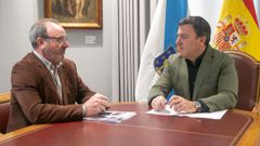 El presidente de la Deputaci�n, Valent�n Gonz�lez Formoso, y el alcalde de Malpica, Eduardo Parga, se reunieron para abordar la construcci�n de una senda peatonal en la DP-4307 entre Beo y Porto do Fondo