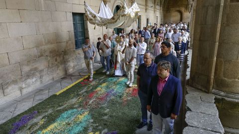 Celebracin del Corpus en Ourense. Alfombras florales en el claustro barrroco de Celanova