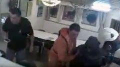 Rescate de dos n�ufragos a tres millas al norte de Cabo Pe�as, de madrugada.Rescate de dos n�ufragos a tres millas al norte de Cabo Pe�as, de madrugada