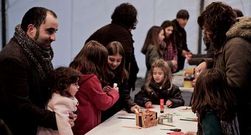 Los ni�os de Lal�n participaron en un taller de manualidades organizado por el CCA.