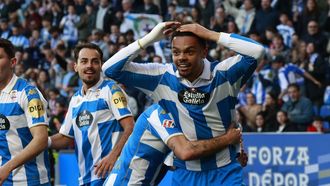 Lucas Noubi celebra su segundo gol ante el C�rdoba. 