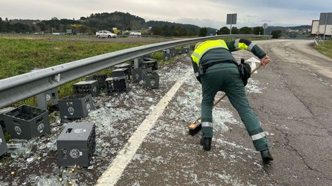 La carga qued� esparcida por la carretera