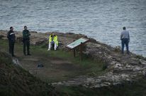 El hombre se mantuvo al borde del acantilado desde las seis hasta las diez de la ma�ana. 