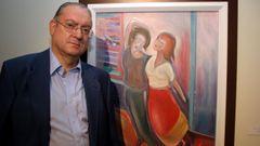 Jaime Casais, junto a una de sus obras en el Museo Municipal de Ourense, en el 2005