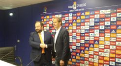 Jorge Men�ndez Vallina y Francesc Arnau en la sala de prensa del Carlos Tartiere