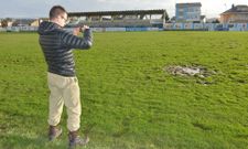 El vicepresidente de la federaci�n gallega supervis� el estado del campo el pasado martes, d�a 24. 