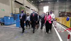 La ministra y Barb�n, en Trubia