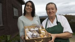 Andrea y Teresa tienen su obrador de reposter�a artesanal en la aldea arzuana de Ribadiso.