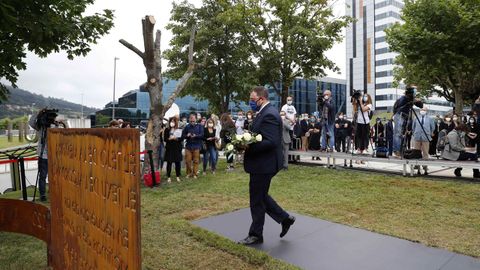 El presidente del Principado de Asturias, Adrin Barbn, durante el acto en homenaje a las vctimas del coronavirus celebrado hoy viernes en las inmediaciones del Hospital Universitario Central de Asturias (HUCA).