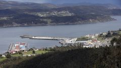 Vista de la ra de Viveiro, con la lonja y el puerto