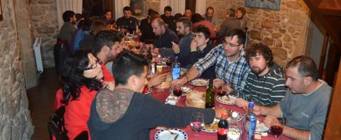 La segunda salida micol�gica de Coto Manguelo culmin� con una degustaci�n en la Casa da Botica.