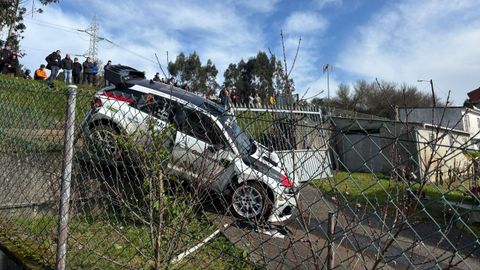 Salida de v�a de Sergio Bello en el tramo de Betanzos-Coir�s