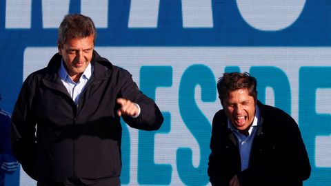 Kicillof (derecha) junto a Massa, en una imagen de archivo