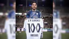 Josema Gim&eacute;nez posa con la camiseta que acredita sus 100 partidos con la selecci&oacute;n de Uruguay.