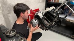 Un alumno del departamento de automocin del IES Eduardo Pondal