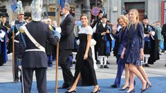 Los Reyes Felipe VI y Do�a Letizia acompa�ada de sus hijas la Princesa Leonor y la Infanta Sof�a, junto a la Reina Do�a Sof�a en los Premios Princesa de Asturias 2022 