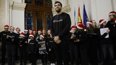 El coro Cantabile anim� la inauguraci�n del bel�n municipal