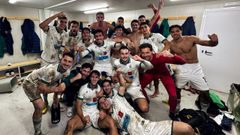 Los futbolistas del Coruxo celebran una nueva victoria que confirma su gran momento.