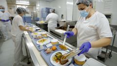 Entre los fogones de la cocina del Hospital P�blico da Mari�a en Burela