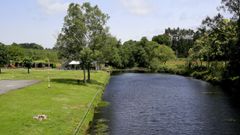El �rea recreativa y la playa fluvial de Parga est�n en el centro de la villa.