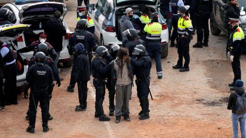 Uno de los asistentes a la macrofiesta que comenzó en Fin de Año en Llinars, Barcelona