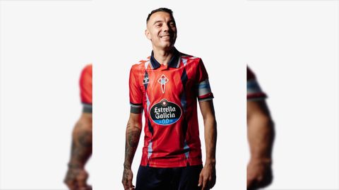 El capit&aacute;n del Celta, Iago Aspas, luciendo la tercera equipaci&oacute;n del equipo vigu&eacute;s.