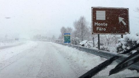 Nieve en el Alto do Faro, entre Chantada y Rodeiro (Lugo)