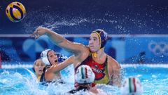 Paula Leit&oacute;n, en un partido reciente con la selecci&oacute;n espa&ntilde;ola de waterpolo.