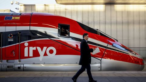 Un tren de Iryo en la estacin de Valencia