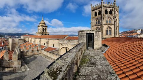 El paseo ofrece la oportunidad de descubrir otra imagen del principal templo ourensano