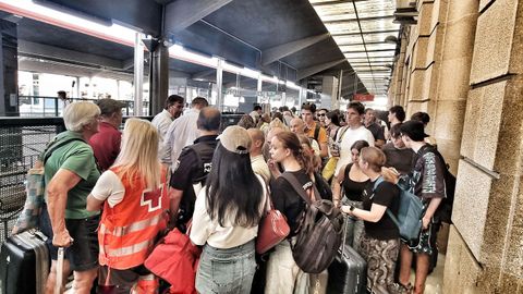 Aglomeraci�n en el acceso a los andenes