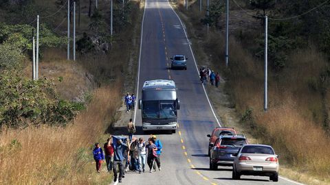 Un millar de migrantes integran la caravana que el lunes parti� de Honduras
