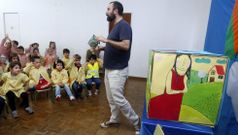 Los alumnos de Carril participaron ayer en una divertida sesi�n de cuentacuentos. 