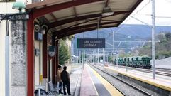 Algunos de los trenes afectados tuvieron que esperar en la estaci�n de San Clodio a que la aver�a fuese reparada