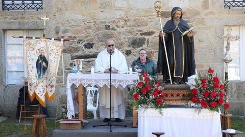 Celebracin de San Mauro con misa y procesin, y despus degustacin de callos y empanada