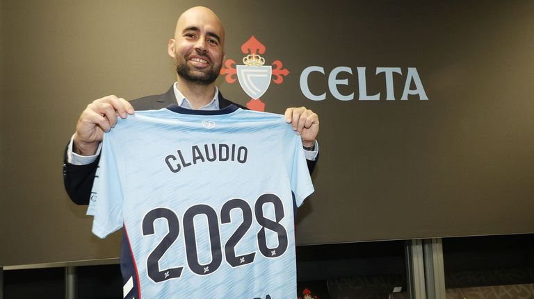 Claudio Gir�ldez pos� sonriente este jueves en su comparecencia por la renovaci�n de su contrato hasta el a�o 2028.